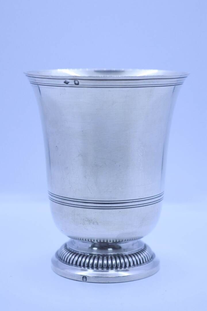 Null Solid silver pedestal tumbler with gadroon and fillet decoration. Minerve h&hellip;