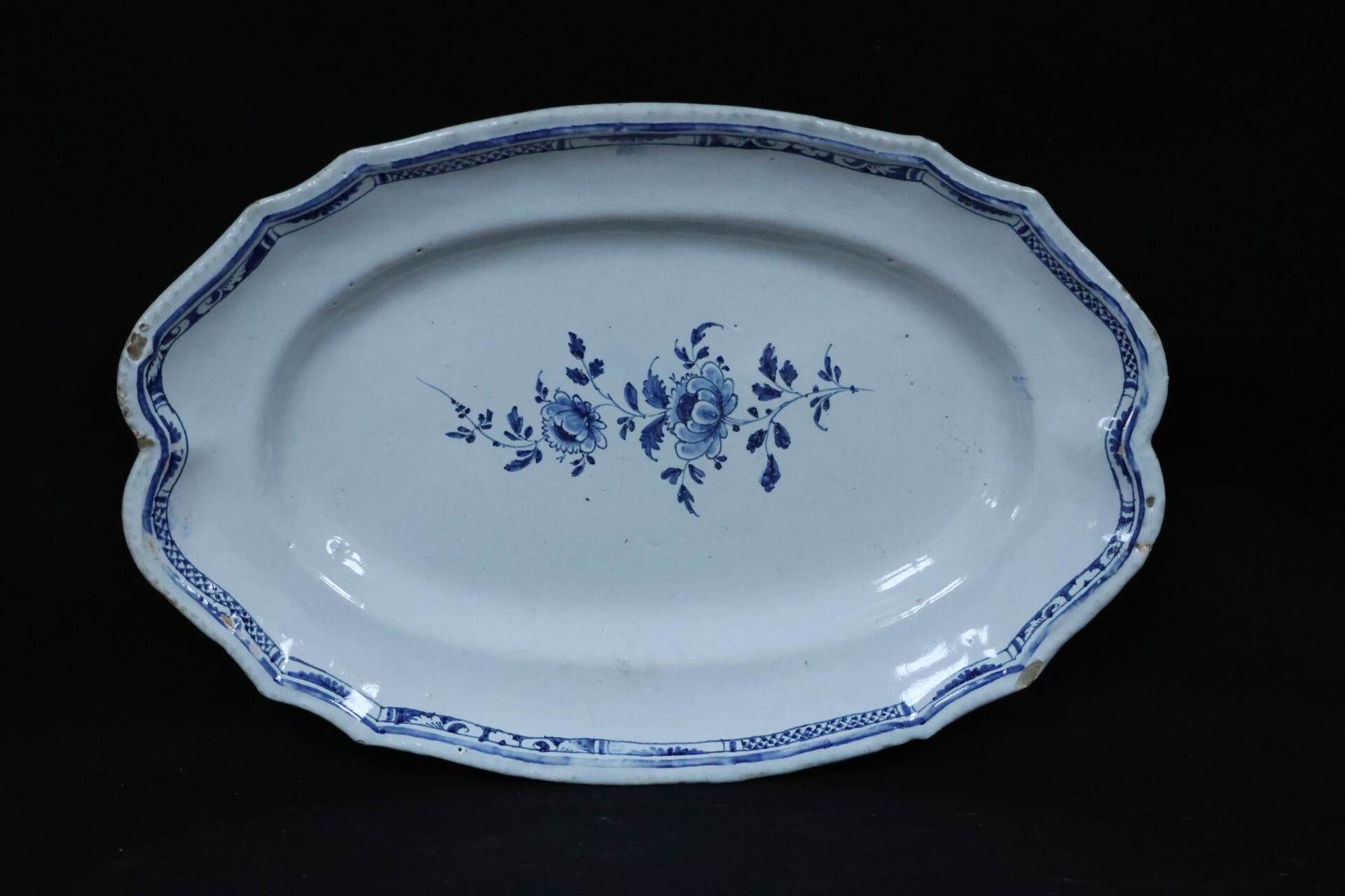 Null ROUEN. Large oval dish in blue and white earthenware decorated with flowers&hellip;