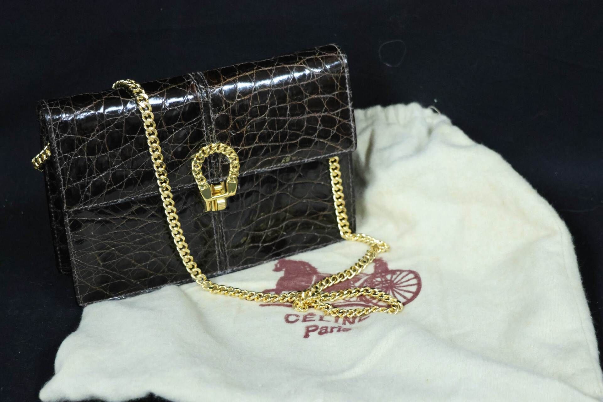 Null CELINE. Vintage leather shoulder bag. 13 x 19 x 4 cm with dustbag ***** Pla&hellip;