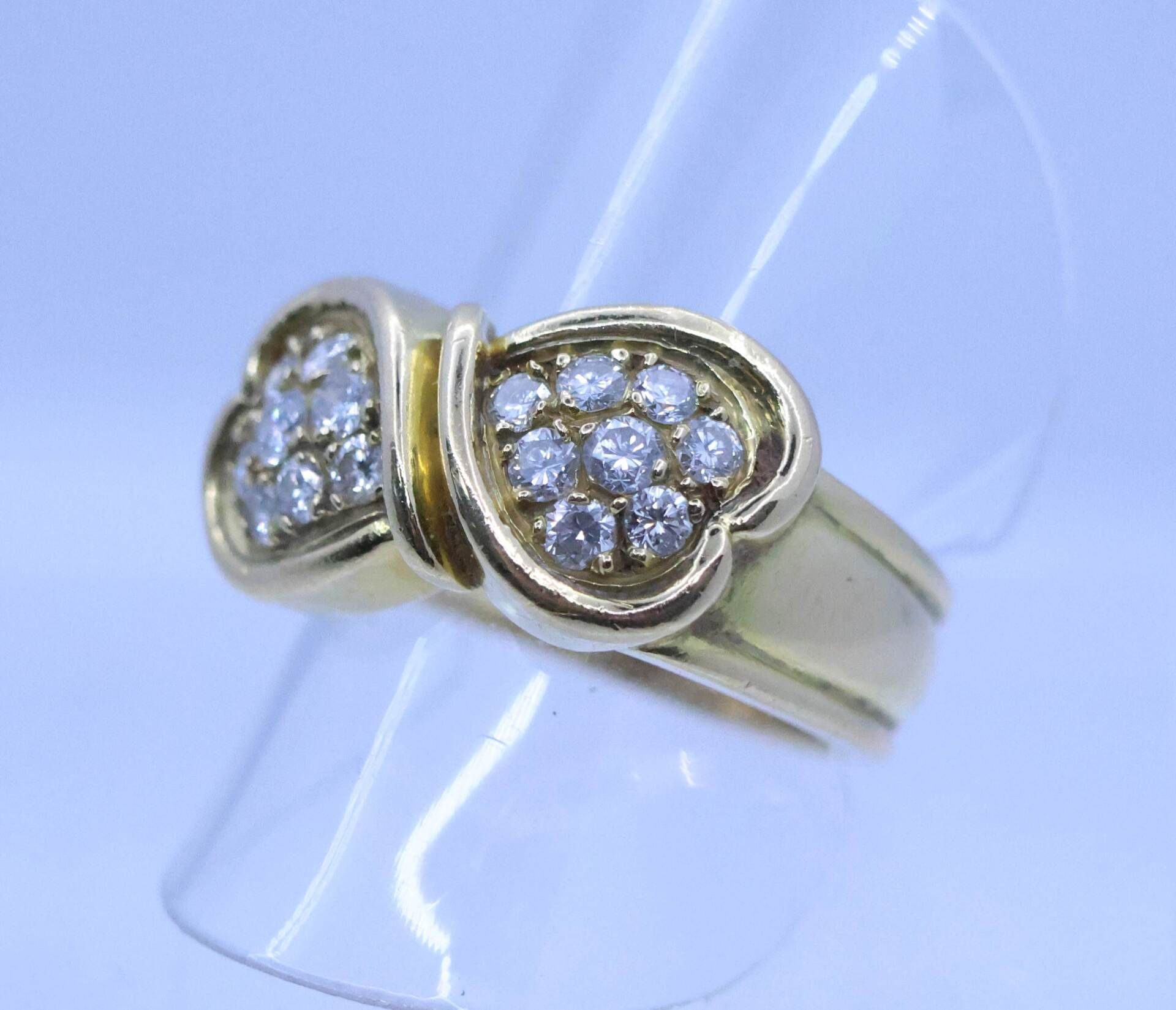 Null Anello in oro giallo (18Kt) decorato da due cuori con pavé di diamanti tagl&hellip;