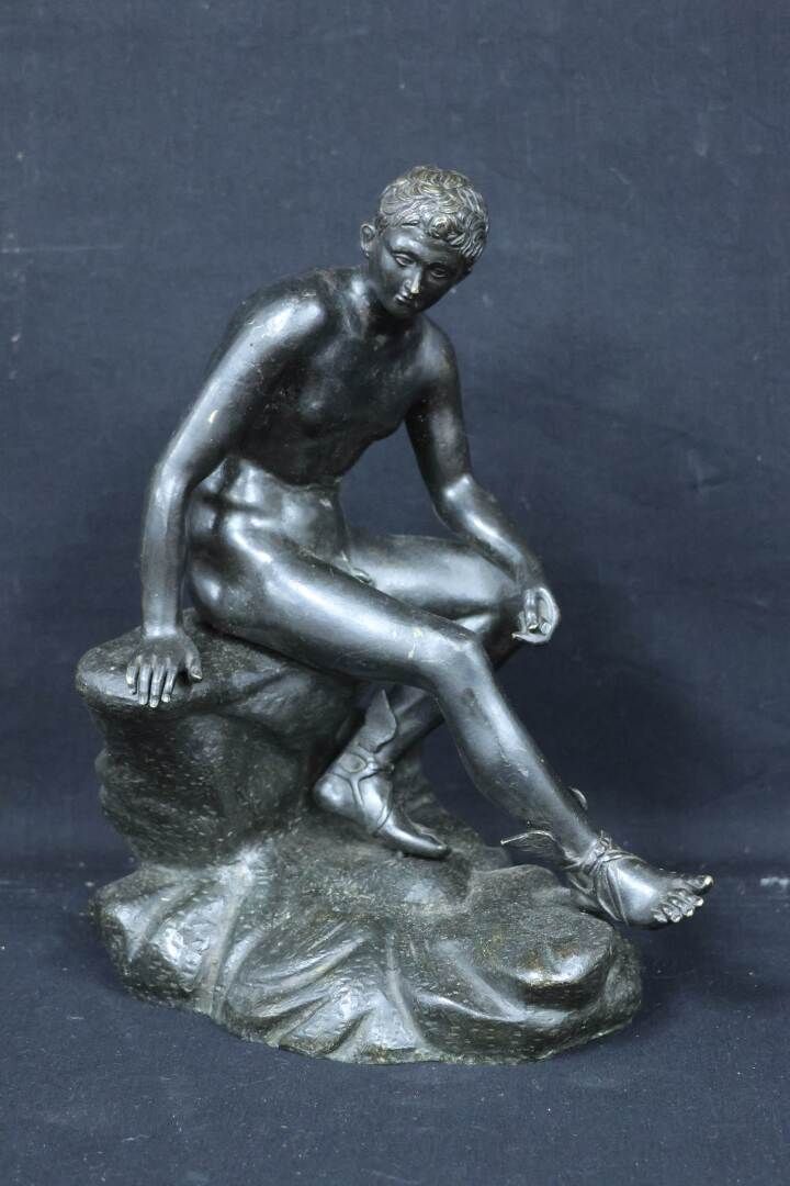 Null "Hermes sentado" según la antigüedad. Bronce patinado negro, finales del si&hellip;