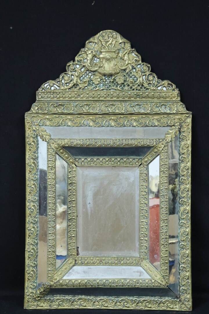 Null Miroir cuivre repoussé à parecloses. Style Louis XIII (Elément ancien resta&hellip;