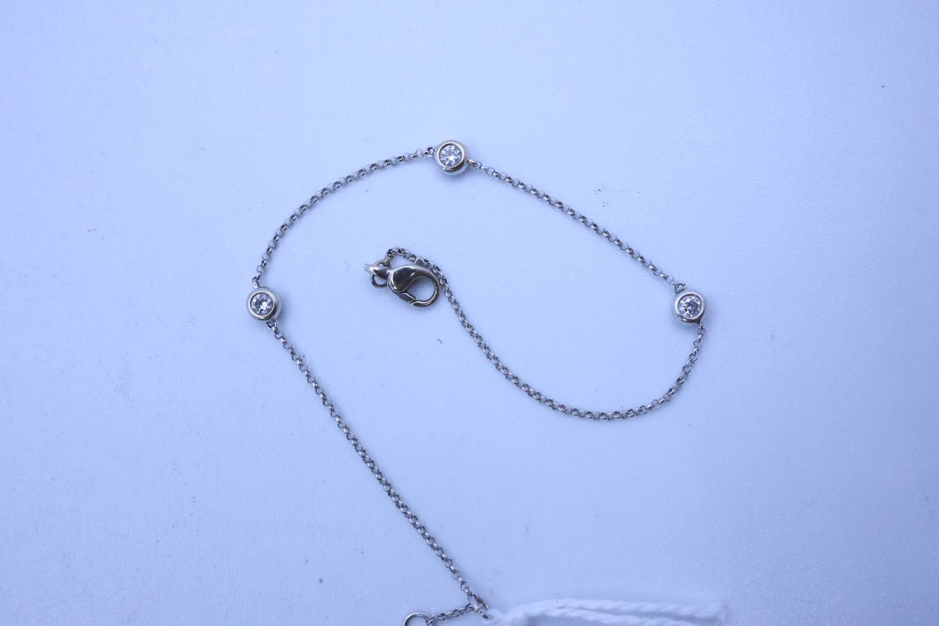 Null Bracelet en or gris (18Kt). Longue chaine alternée de trois diamants en ser&hellip;