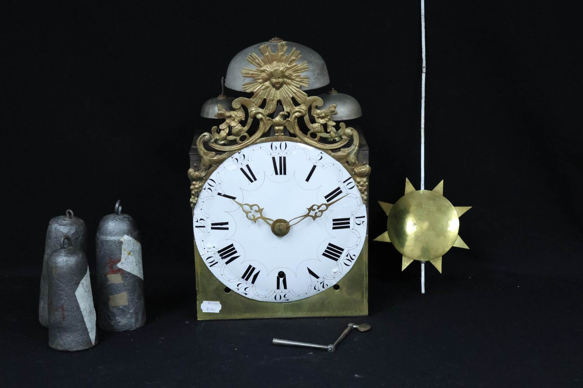 Null Uhrwerk mit 3 Glocken Comtoise Hemmung vor der ersten Hälfte des 19. Jahrhu&hellip;
