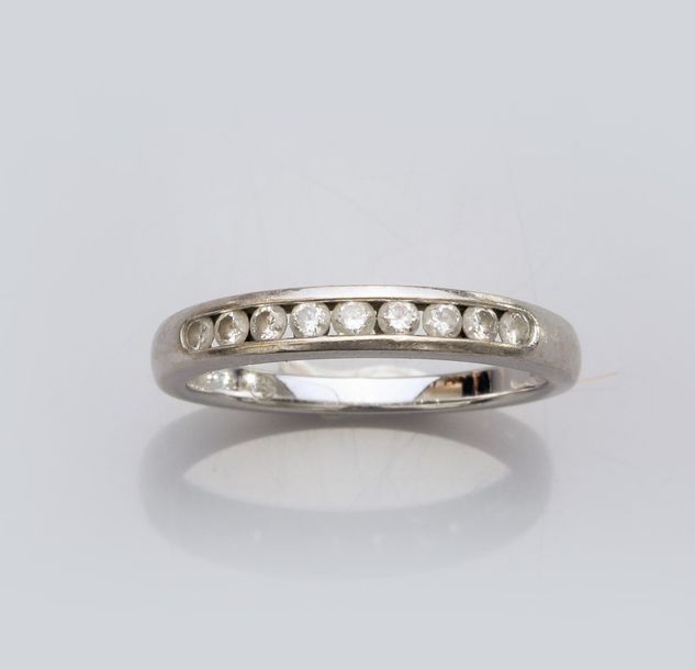   Demi alliance en en or gris 750°/00 (18K) , sertie de diamants taille brillant&hellip;