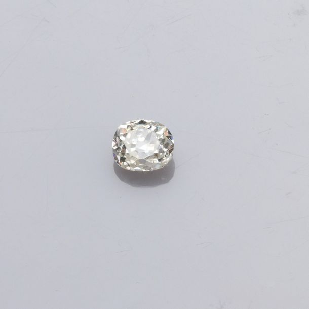   Petit diamant coussin taille ancienne de 0.45 ct, avec monture brisée