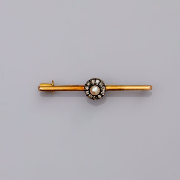   Barrette brooch in gold 585°/00 (14K) and silver 800, set with a small 4.8 mm &hellip;