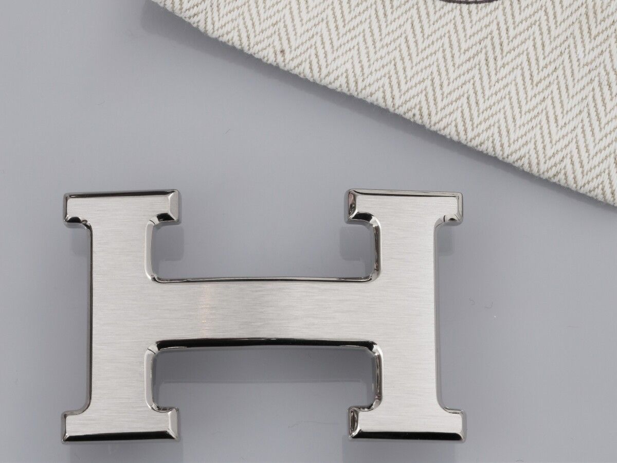 Null HERMES, hebilla de plata cepillada para cinturón L: 30 mm. Firmado y numera&hellip;