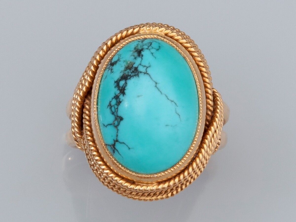 Null Bague en or jaune 750°/°° (18K) , fileté torsadé, sertie d'une turquoise ov&hellip;