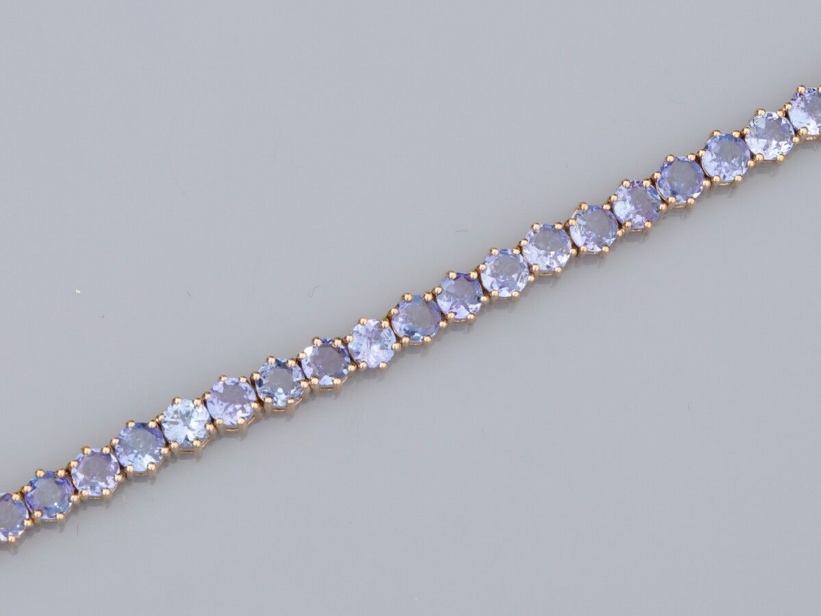 Null Bracelet in vermeil 925, set with round tanzanites (10 ct approximately in &hellip;