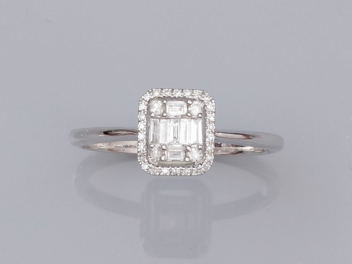Null Ring aus 18 K Weißgold, besetzt mit Diamanten im Baguette- und Brillantschl&hellip;