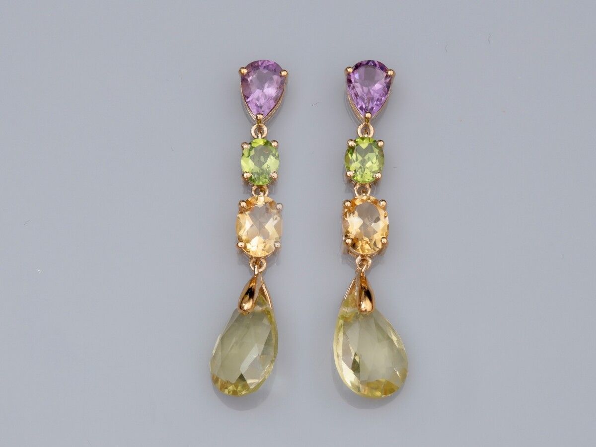 Null 925镀金长耳环一对，镶嵌多色宝石：紫水晶、橄榄石、黄水晶、绿石英。高：4.5厘米