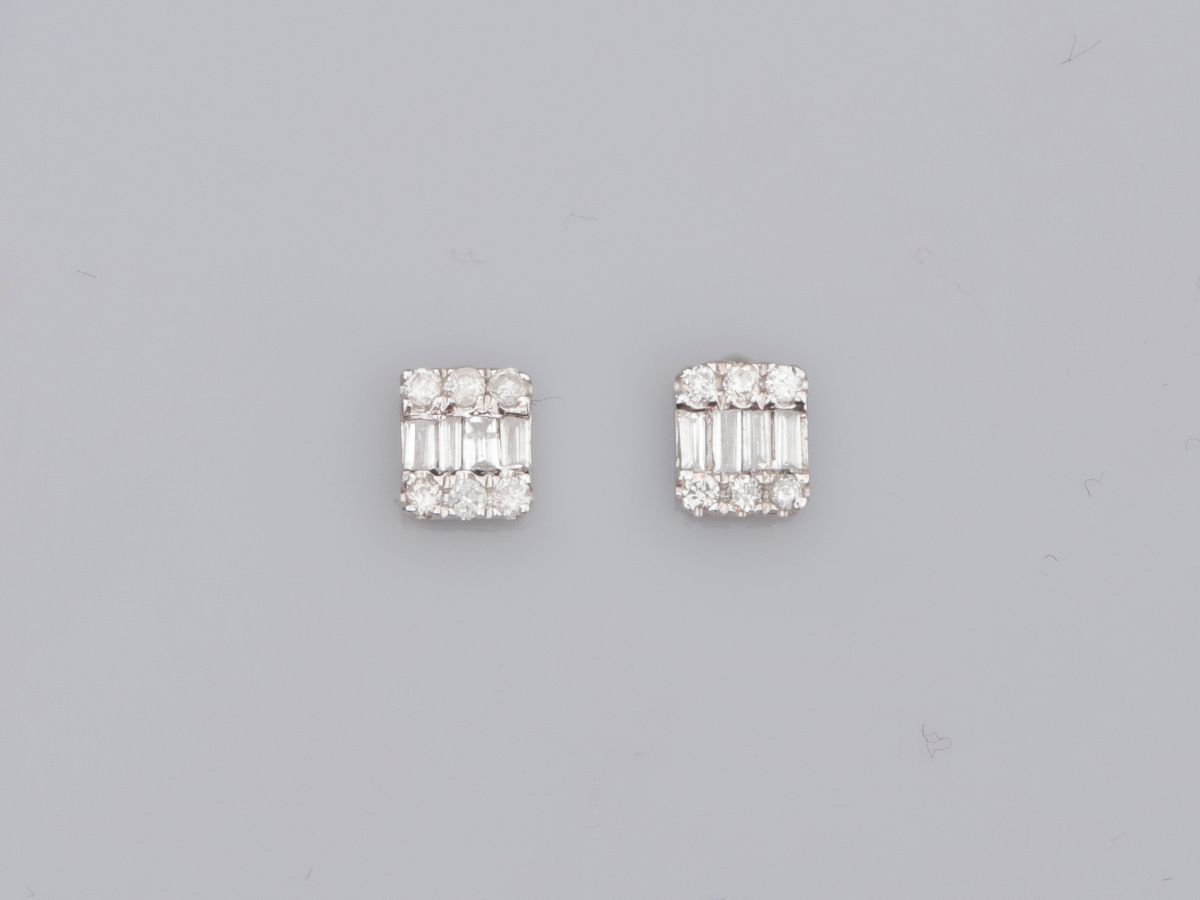 Null Paire de puces rectangulaires en or gris 750°/°° (18K), sertie de diamants &hellip;