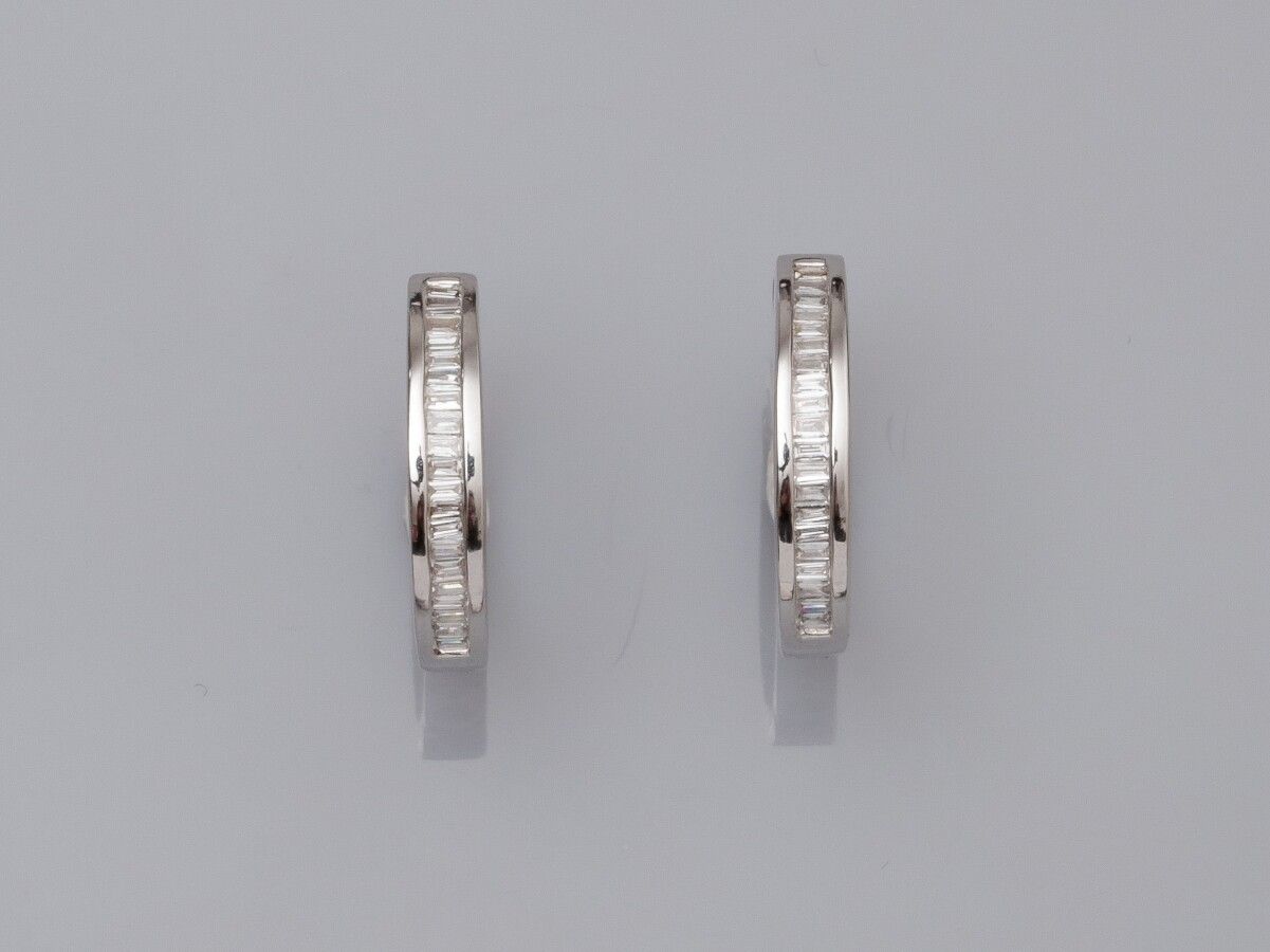 Null A pair of 18K white gold hoop earrings, each set with a row of baguette dia&hellip;