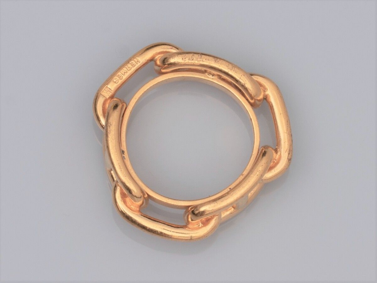 Null HERMES, anneau de foulard chaine d'ancre en métal doré. Signé. Petites rayu&hellip;