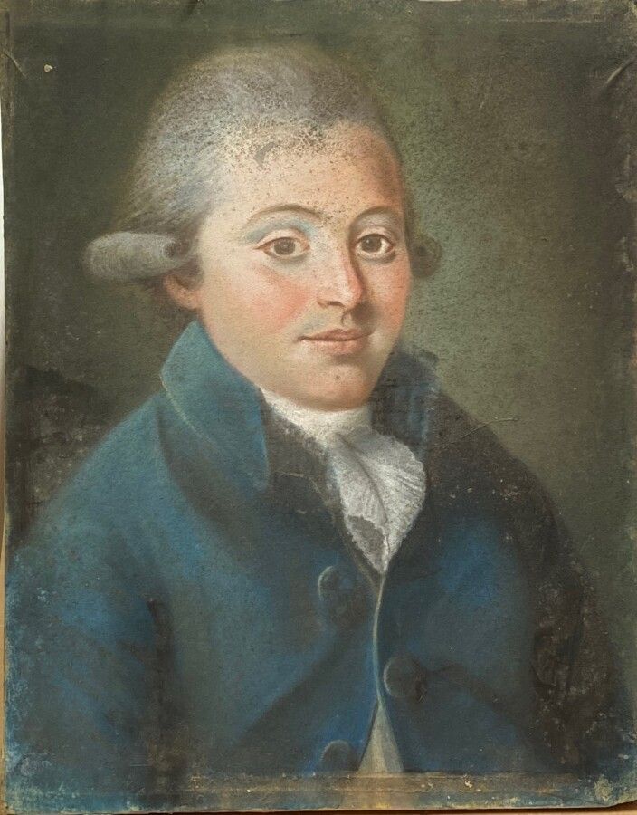 Null 法国学校 18世纪的最后三分之一："一个戴着短发的假发，穿着带蕾丝褶边的蓝色外套的男人的肖像"（约1790年）。粘贴在纸板上的粉笔画（小的缺损和溅射）&hellip;