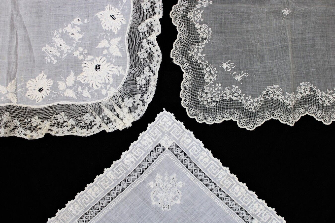 Null Three handkerchiefs, one in embroidered linen, Valenciennes surround (some &hellip;
