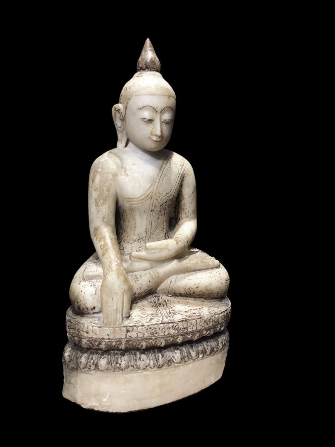 Null Seated Buddha in Bhumisparsha Mûdra on a lotiform base wearing a beautiful &hellip;