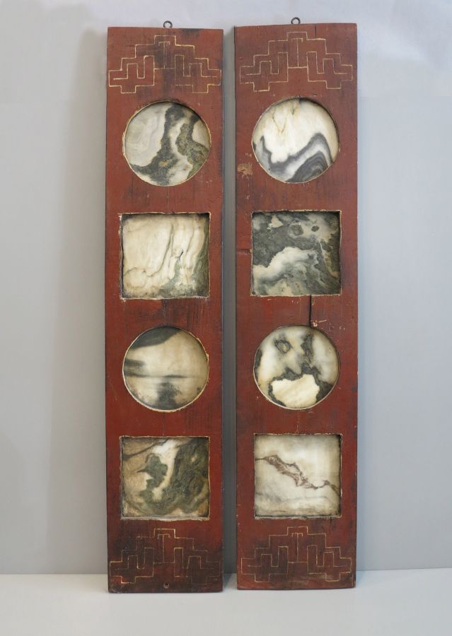 Null 一对红漆木板，上面装饰着四块梦幻石。

中国，19世纪末

19x90厘米