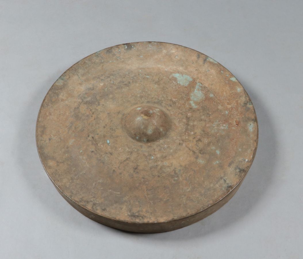 Null Gong di bronzo con patina di scavo.

Vietnam, gruppo etnico Jarai 

62x7cm