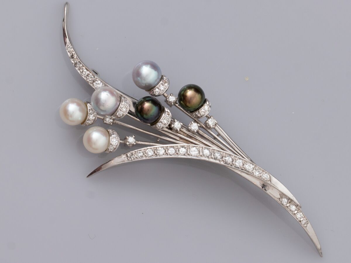 Null Broche gerbe en or gris 750°/°°(18K), sertie de perles de cultures multicol&hellip;