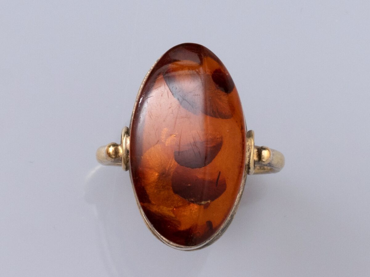 Null Ring in yellow gold 375°/°°(9K), set with a cabochon of amber color caramel&hellip;