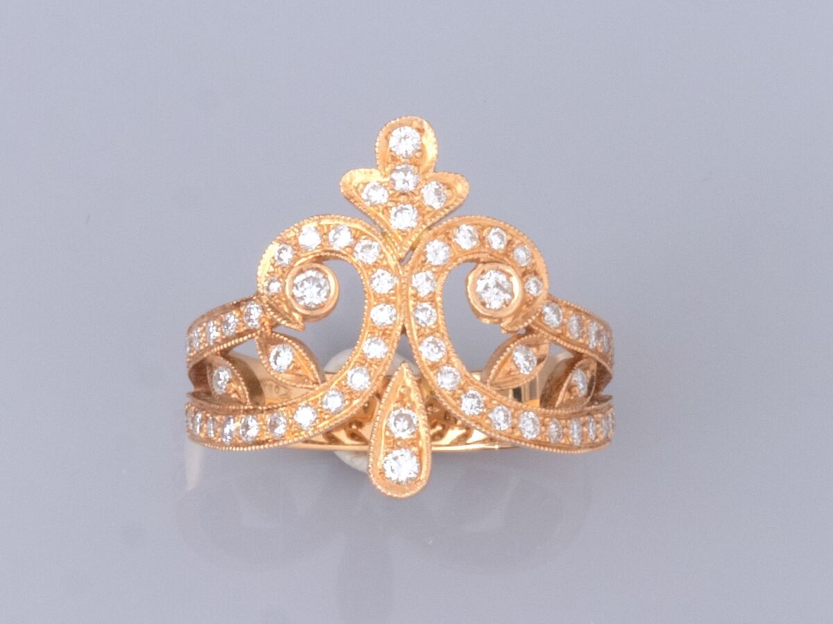 Null Bague duchesse en or rose 750°/°°(18K), sertie de diamants taille brillant.&hellip;