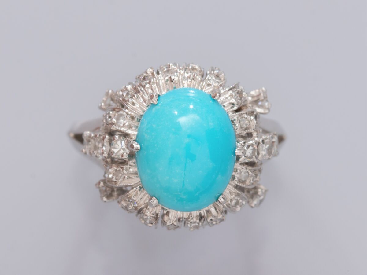 Null Flower ring in 18K white gold, set with a stabilized oval cabochon turquois&hellip;