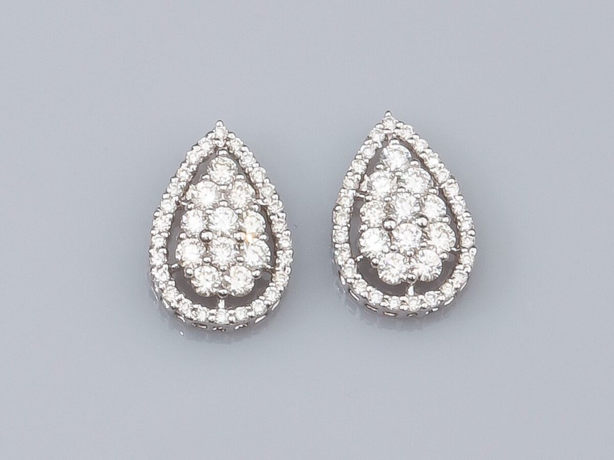 Null Paar birnenförmige Ohrringe in Weissgold 750°/°°(18K) , besetzt mit Diamant&hellip;