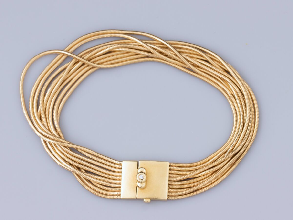 Null STERN, bracelet en or jaune 750°/°° (18K), amati, à dix rangs de maille ser&hellip;