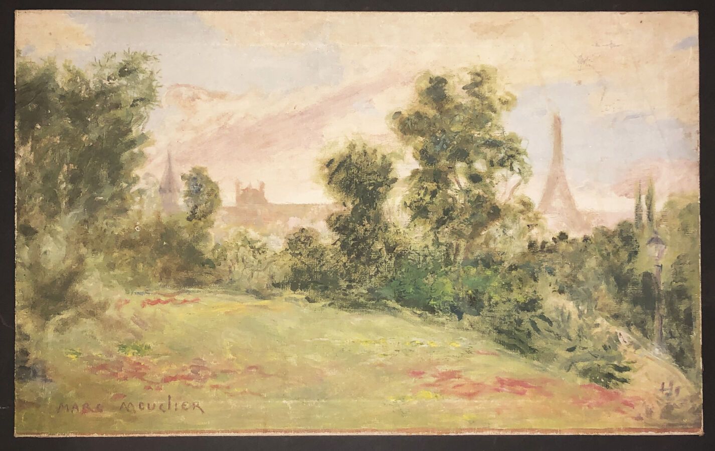 Null MOUCLIER Marc (1866 - 1947) - [风景，在巴黎的高地上，远处是埃菲尔铁塔]。安装在担架上的帆布画。左下方有艺术家的签名。背&hellip;
