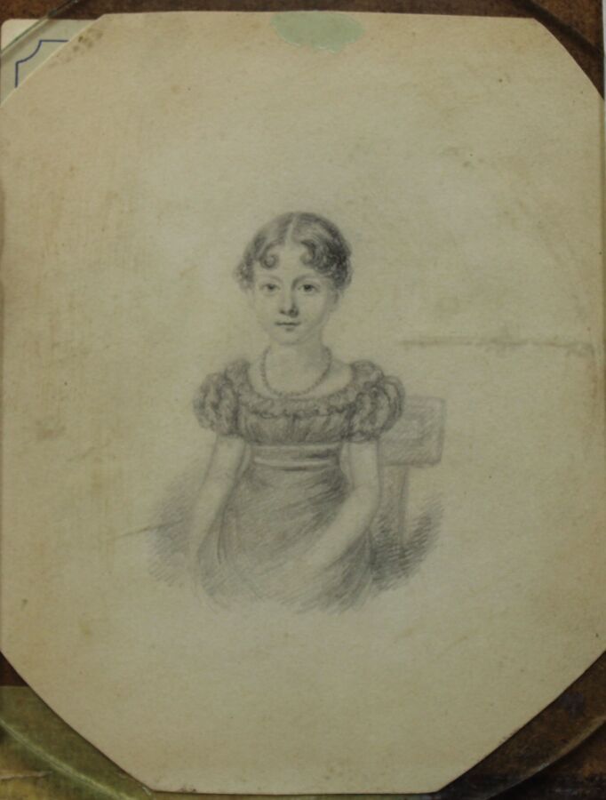 Null 斯马特-约翰（归属）（诺福克1741-伦敦1811）：《一个坐着的女孩的肖像》。石墨和雌性激素（略微褪色）。在背板的背面有一个古老的手写标签："约翰-&hellip;