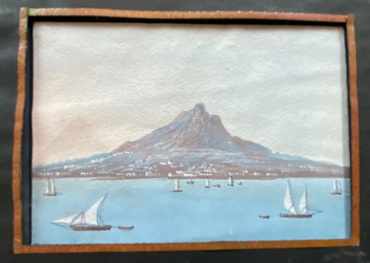 Null 那不勒斯学校，19世纪的味道："那不勒斯的路障景观"。水粉画。边缘的玻璃受损。还有 "维苏威火山的景色"。水粉画。高. 6,6 - 宽. 10,6 厘&hellip;
