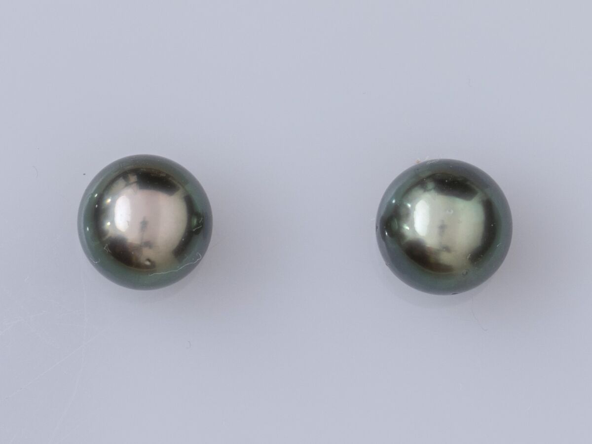Null Paires de boucles d'oreilles en or jaune 750°/°°(18K) , serties de perles d&hellip;