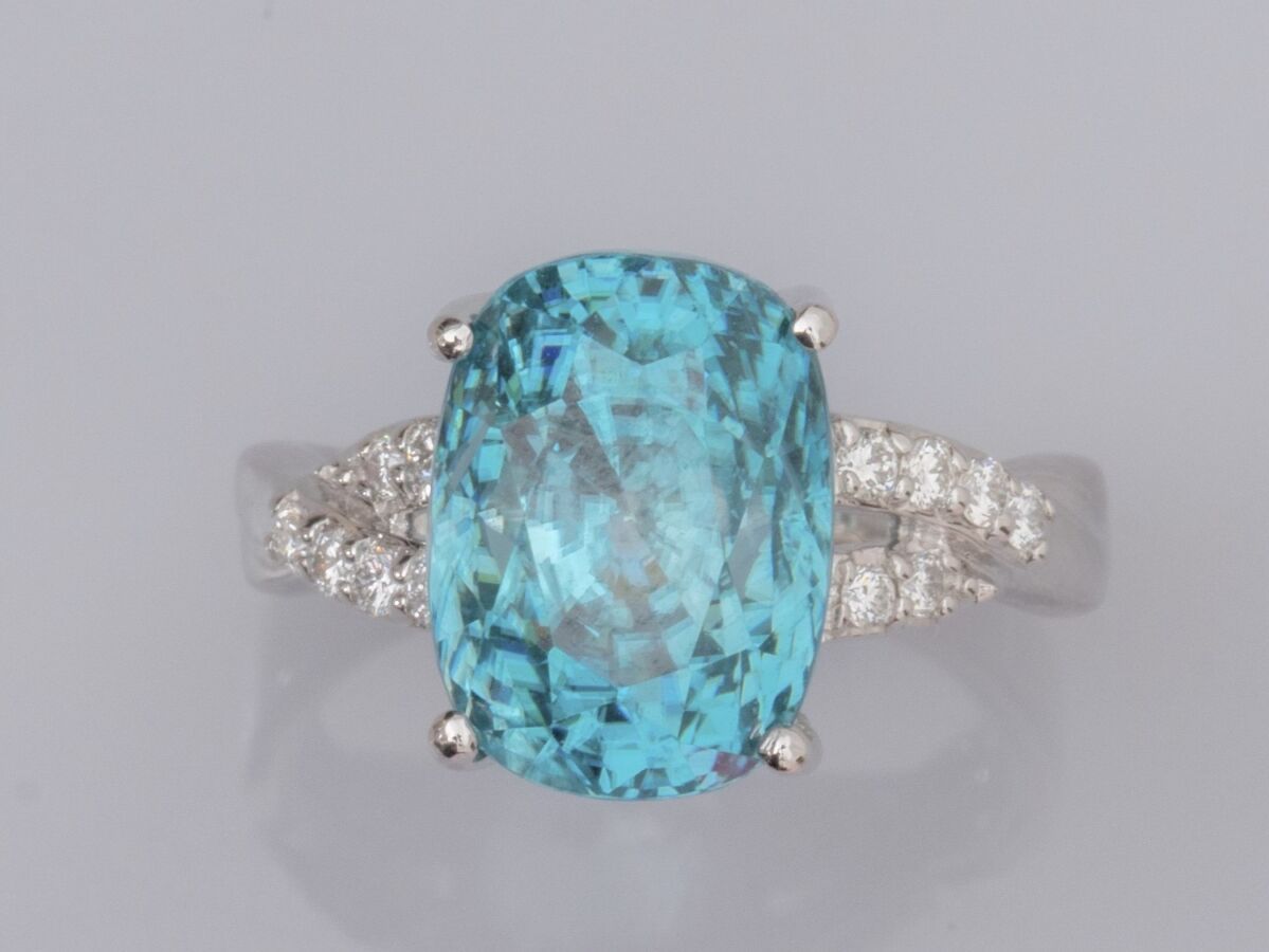 Null Ring in 18K white gold, set with a 10.46 ct cushion blue zircon, openwork s&hellip;
