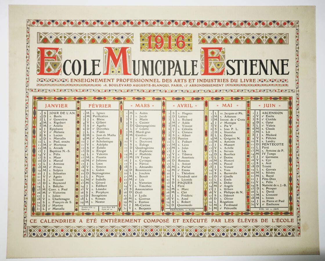 Null 巴黎十三区埃斯蒂纳市艺术与工业协会1916年日历 - 奥古斯特-布朗基大道18号。木刻和凸版印刷。在坚固的编织纸上以彩色印刷。"这本日历完全由学校的学&hellip;