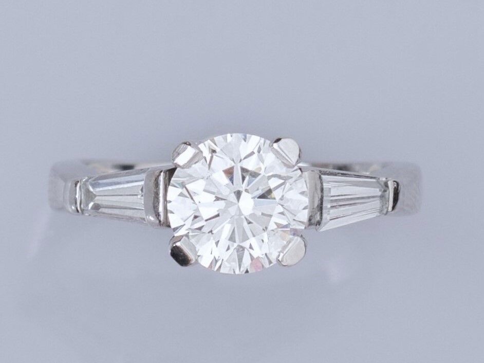 Null Solitaire ring in platinum, set with a brilliant-cut diamond of 1.55 ct in &hellip;