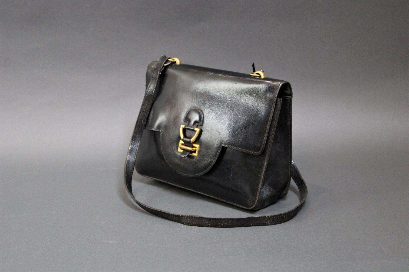 Null HERMES Paris
Sandrine shoulder bag in black box, 24 x 19 x 6 cm (wear, non-&hellip;