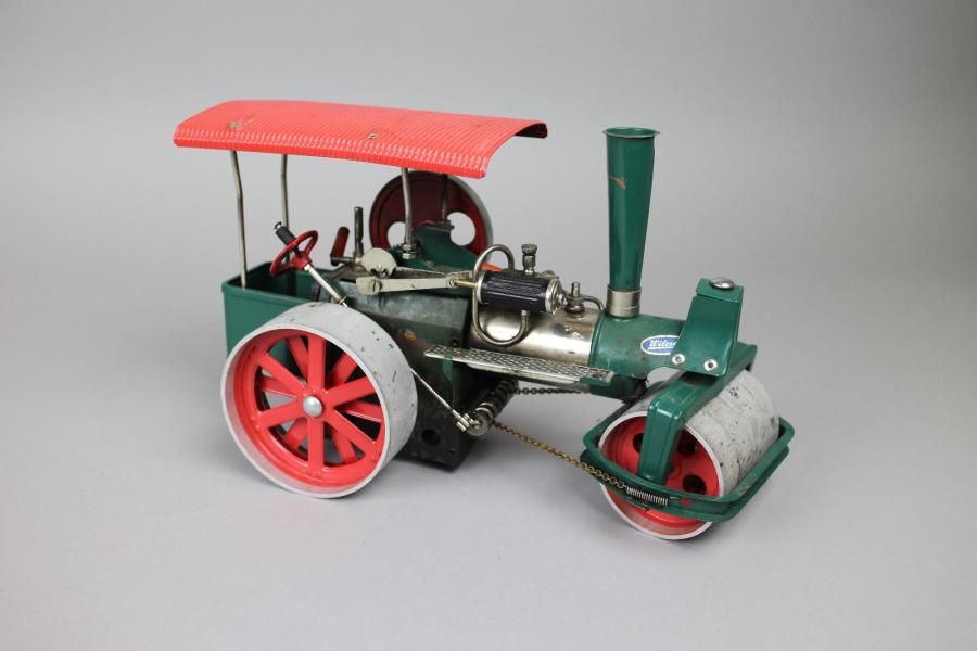 Null Rouleau compresseur à vapeur WILESCO en métal vert et rouge 

L : 34cm, H :&hellip;