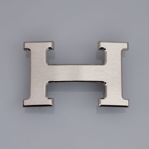 HERMES HERMES, boucle de ceinture Constance argentée brossée. Signée et numéroté&hellip;