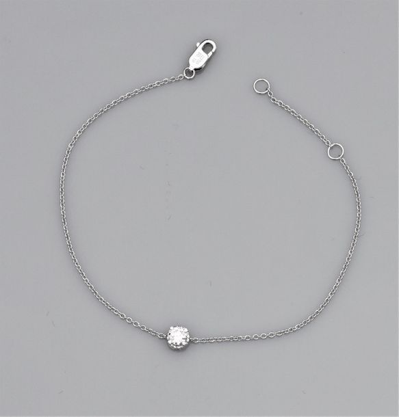   Fin bracelet en or gris 750°/00 (18K), maille forçat, serti d'un diamant taill&hellip;