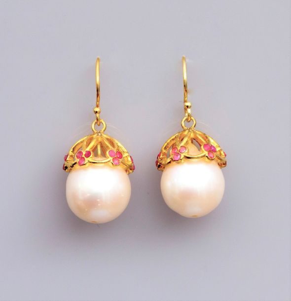   Paire de boucles d'oreilles en vermeil 925, serties de perles de culture diamè&hellip;