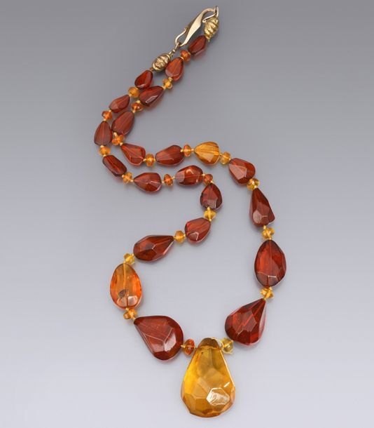 AMBRE Sautoir en ambre dominicain perles oblongues facettées avec pendentif en f&hellip;