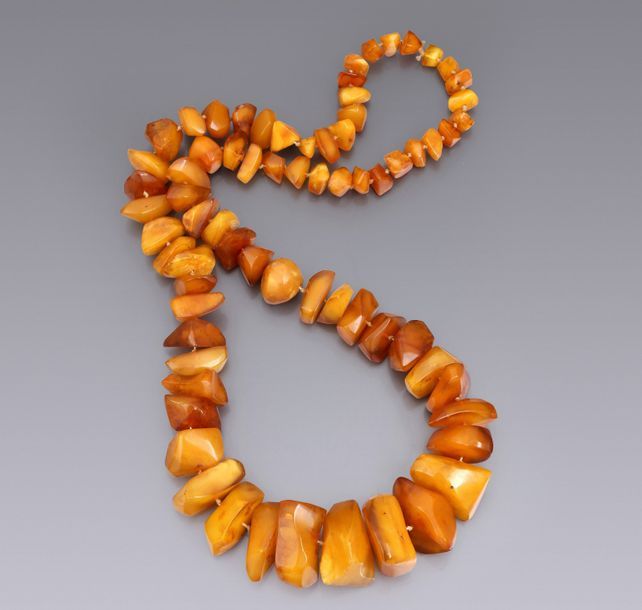 AMBRE Collier en ambre de la Baltique, dans le style des années 30, perles irrég&hellip;