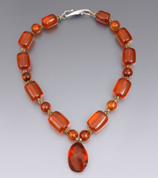AMBRE Collier tour de cou en ambre de Birmanie, perles ovoïdes alternant avec pe&hellip;