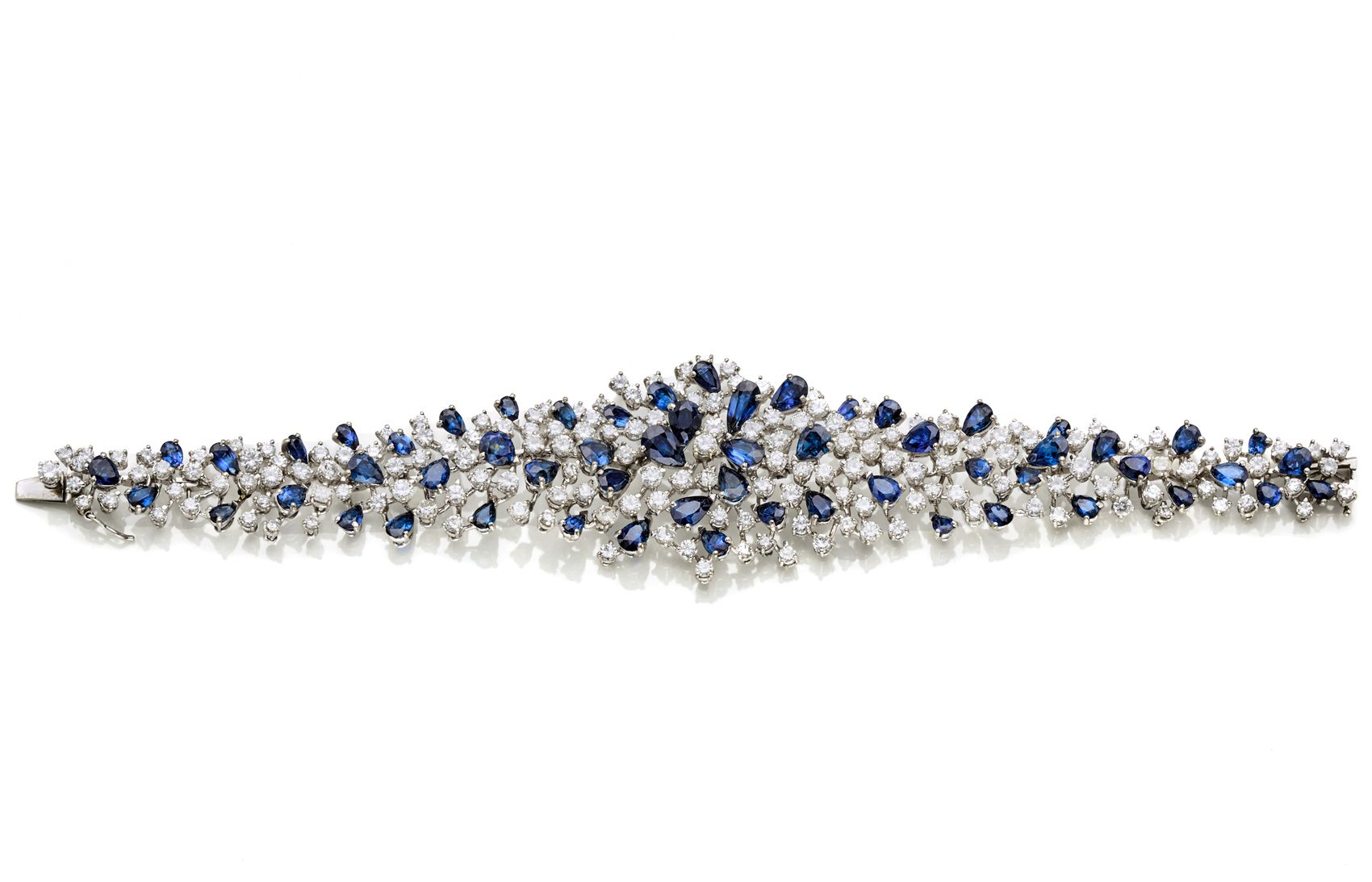 Null White gold round diamond and pear shaped sapphire bracelet, diamonds in all&hellip;