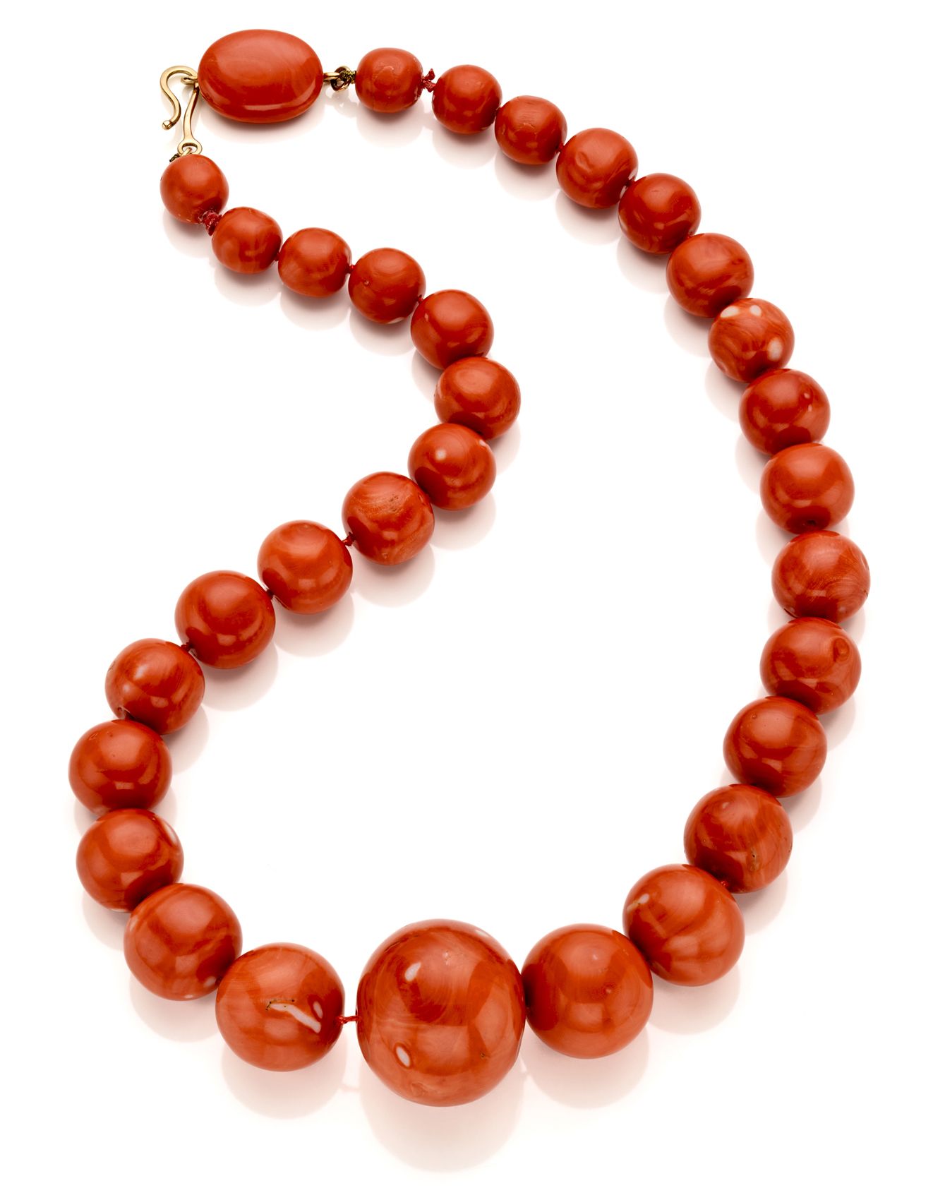 Null Collier de perles graduées en corail orange avec un fermoir en or jaune à c&hellip;