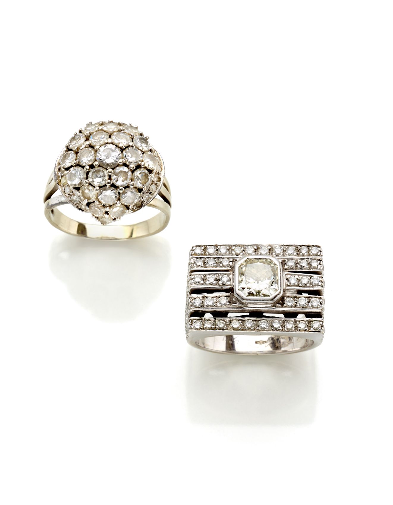 Null Lotto in oro bianco composto da due anelli con diamanti, diamanti in tutto &hellip;