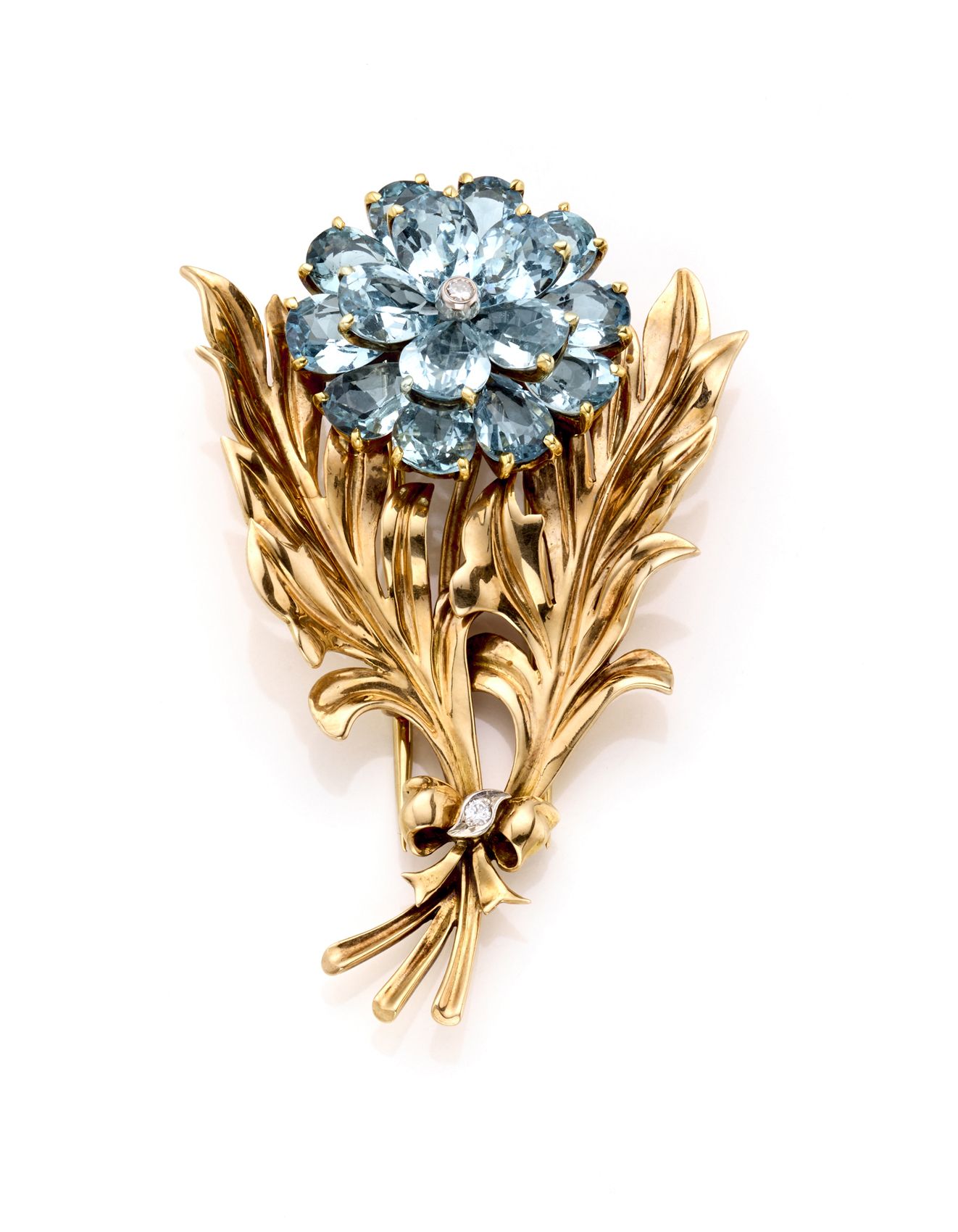 Null TIFFANY & CO.
14K黄金梨形海蓝宝石花形胸针，以两颗钻石为点缀，海蓝宝石全部为克拉，约10.00克拉，约26.23克，约6.60厘米长。&hellip;