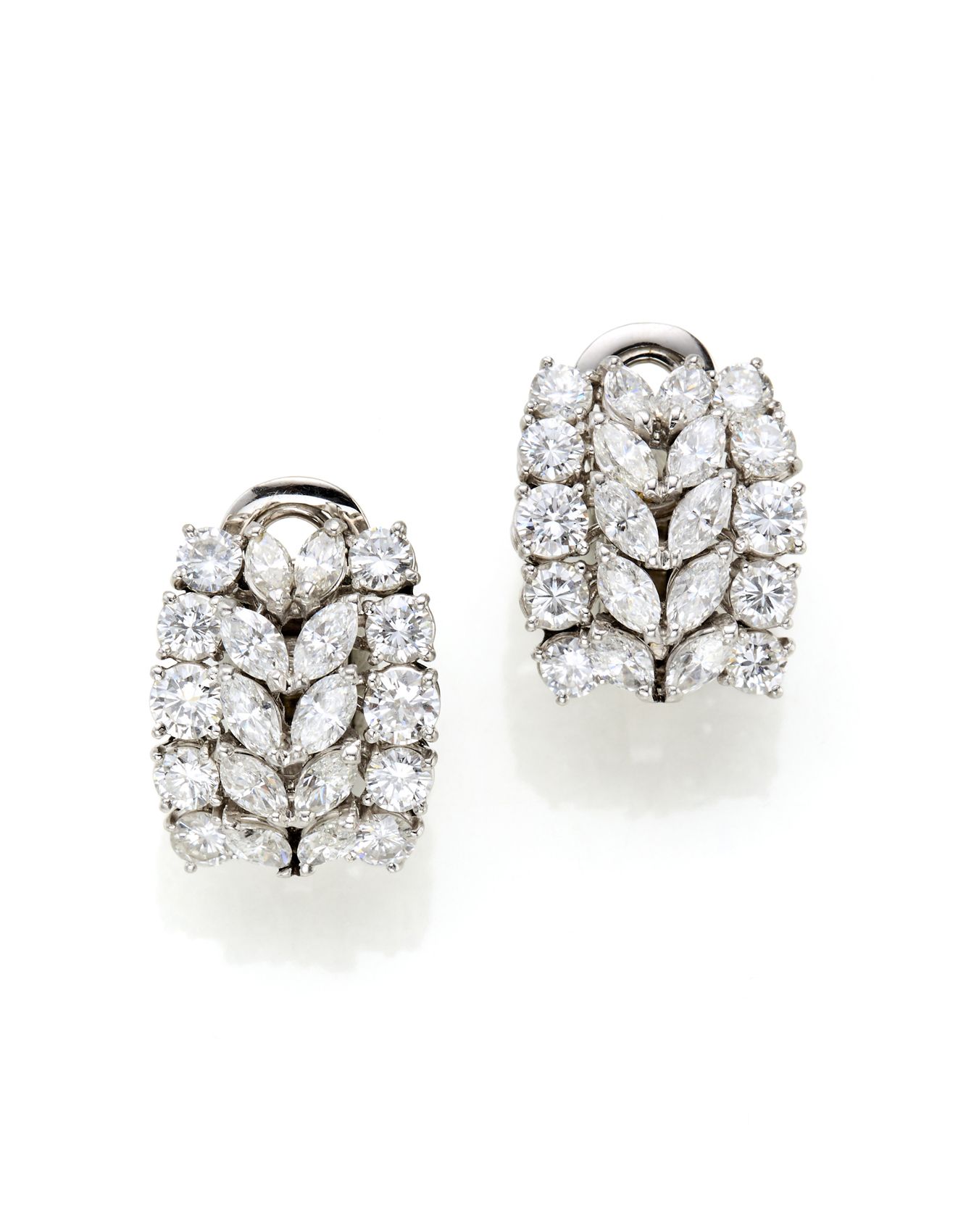 Null Pendientes de oro blanco con diamantes tondi y navette para complessivi ct.&hellip;